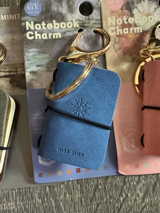 Gray Mini Notebook Key & Card Holder Charm with Gold Hardware in 3 colors - Picture 4 of 4